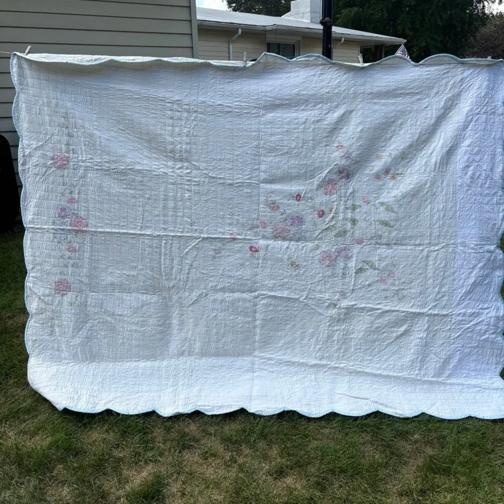 Vtg Hand Embroidered/Cross Stitch Reversible Quilt Floral Scalloped Edge Cottage